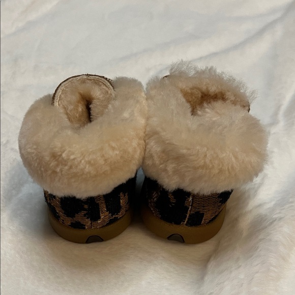 Twisted X Tan and Brown Baby Booties - Picture 4 of 9